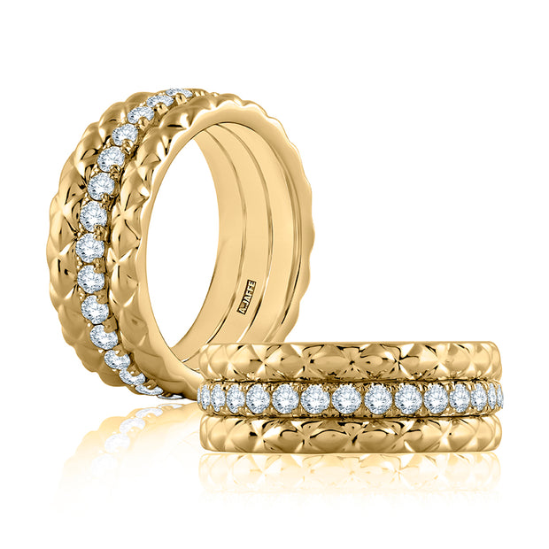 Quilts® eternity ring with diamonds in the center